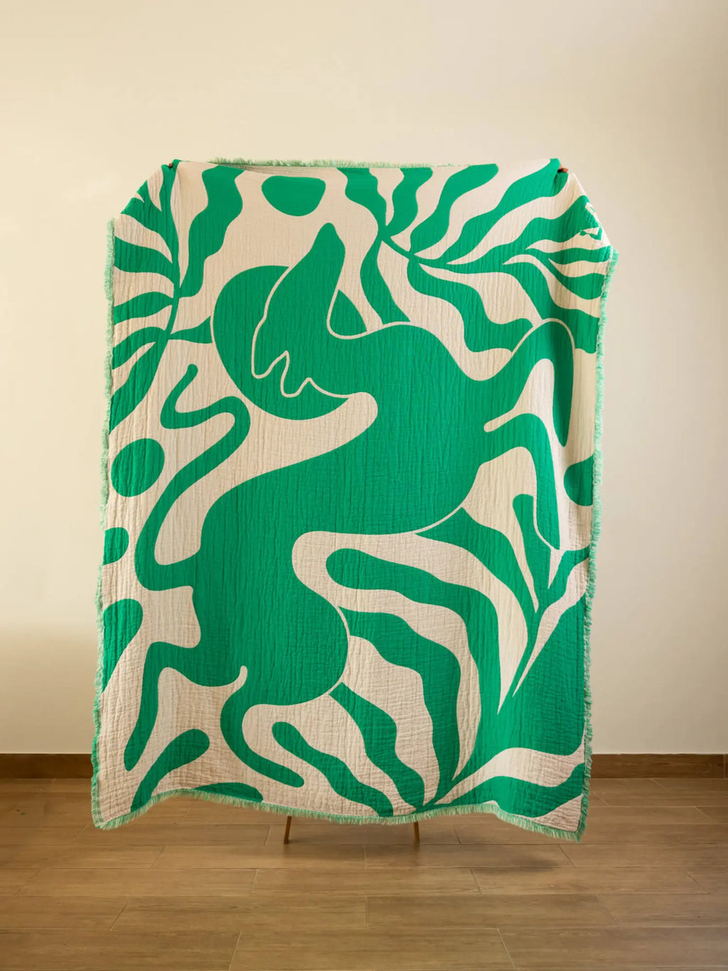 Grüne Kuscheldecke von LAR von vorne
